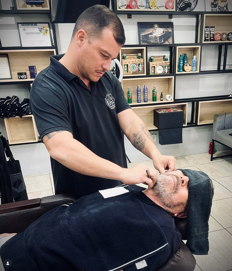 Dudu Lima Barbearia retrato premium